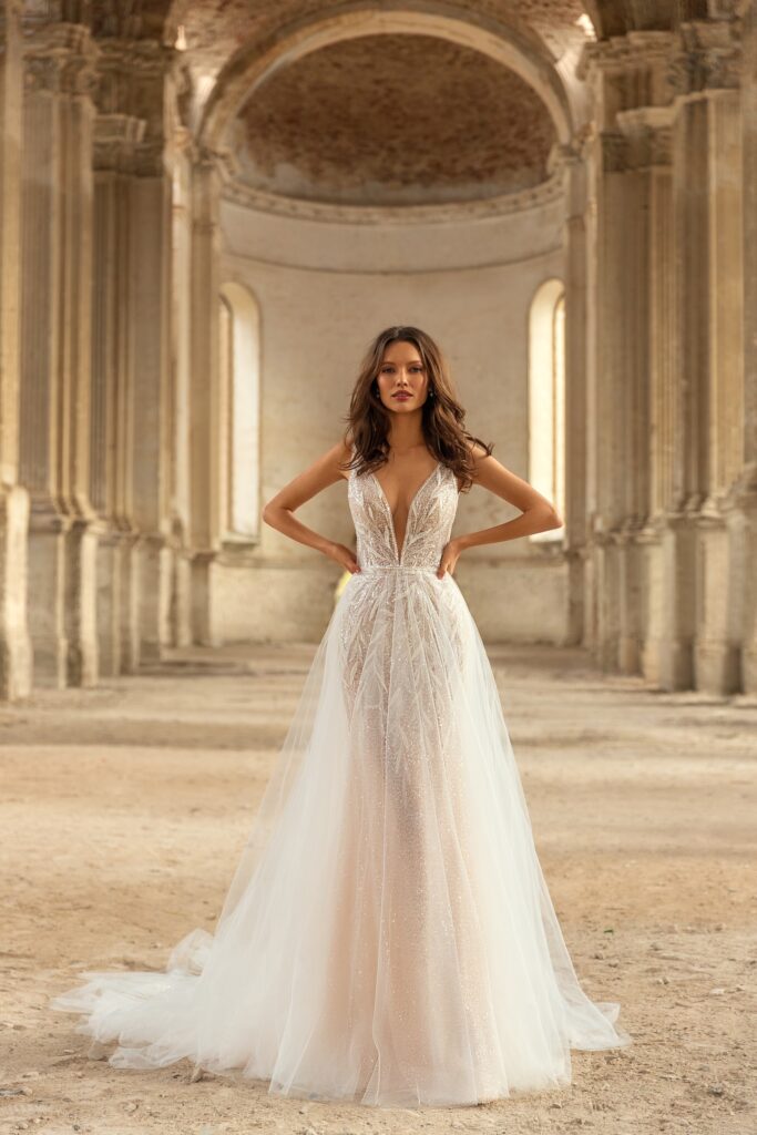 Low back wedding dress «Rebeka» with detachable overskirt | WONA