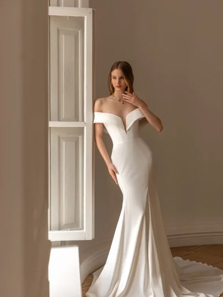 Straight wedding dress «Pretty» with detachable overskirt | WONA