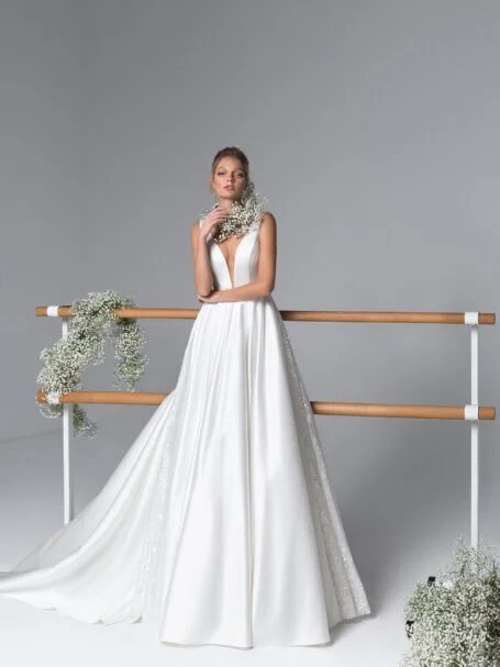 Straight wedding dress «Emma» | WONA
