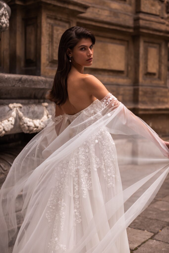 Straight wedding dress «Aidana» with detachable sleeves | WONA