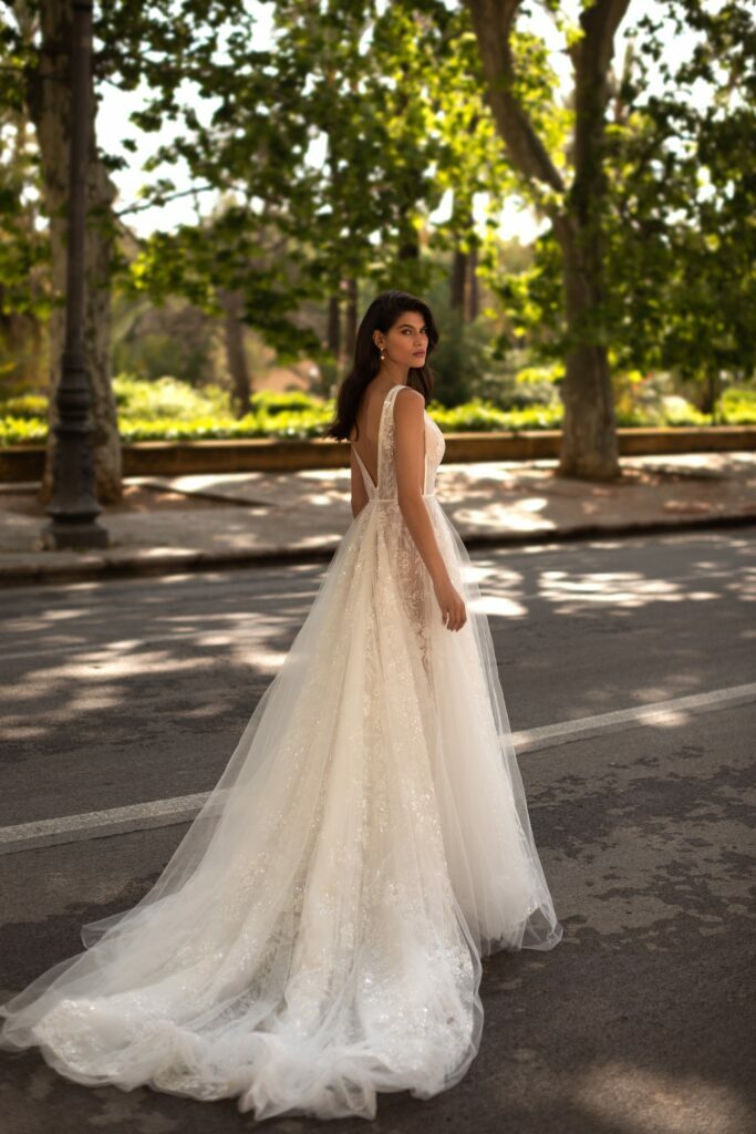 Low back wedding dress «Toscana» | WONA