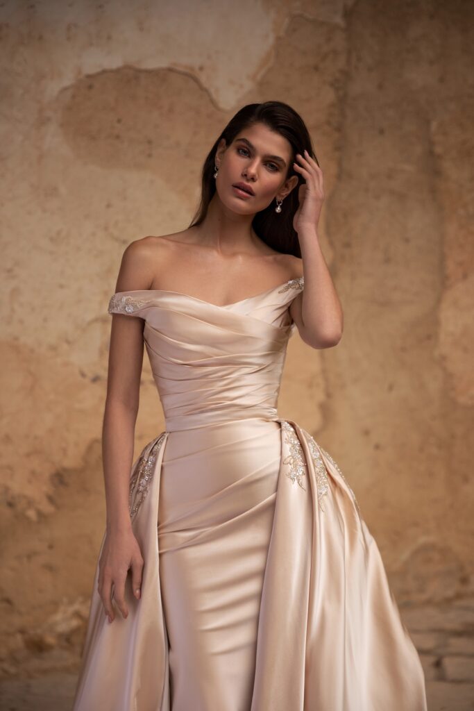 Straight wedding dress «Venus» with detachable overskirt | WONA