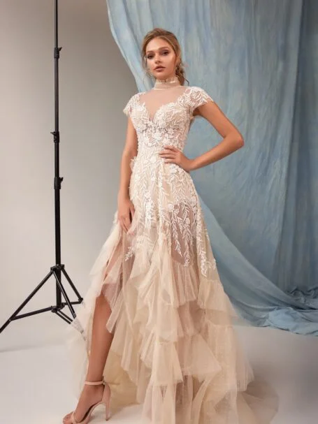 Low back wedding dress «Remi» with belt | WONA