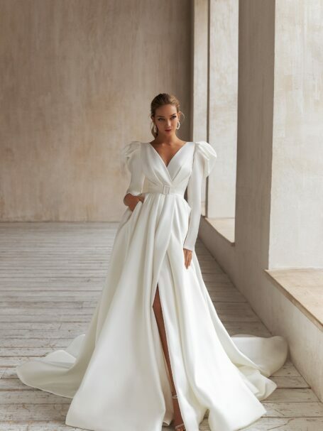 V-back wedding dress «Dana» | WONA