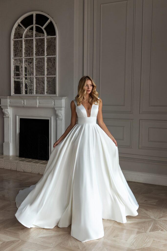 ホロウェディング　常闇トワ賞　Wedding Dress Style Low back wedding dress «Melody» | WONA