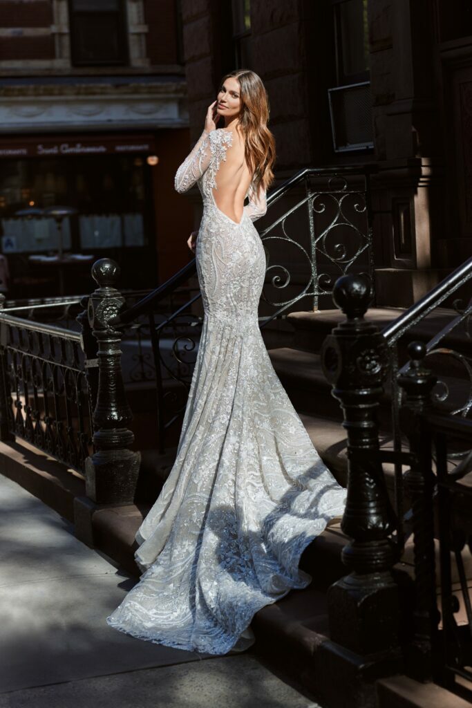 Low back wedding dress «Goddess» | WONA