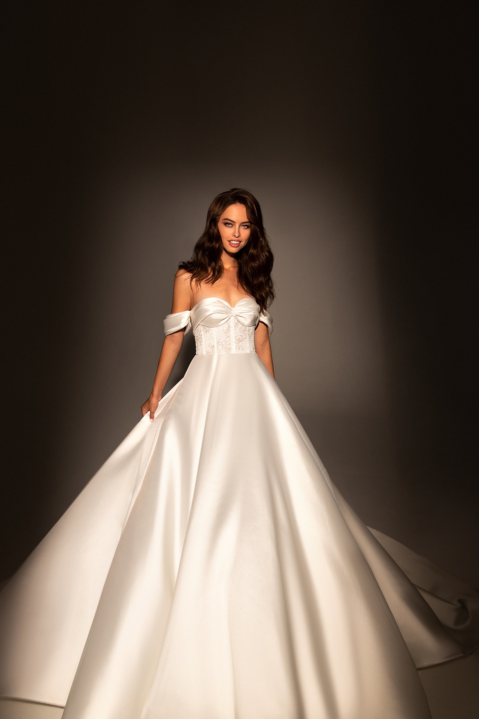 Low back wedding dress «Rhapsody» | WONA
