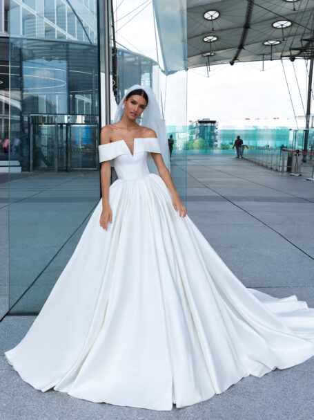 Straight wedding dress «Amma» with detachable sleeves | WONA Straight wedding dress «Amma» with detachable sleeves | WONA