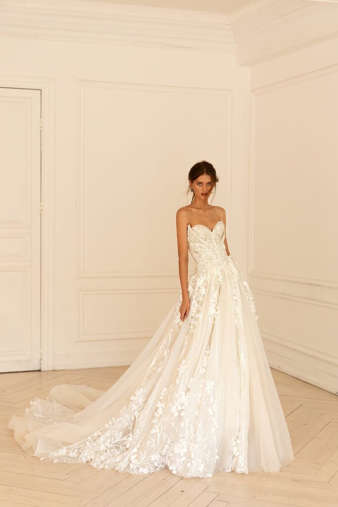 Straight wedding dress «Charisma» with detachable skirt | WONA