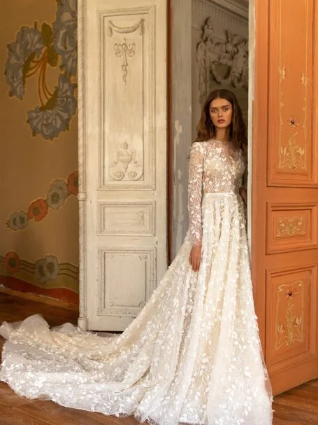 High-neck wedding dresses you should try on