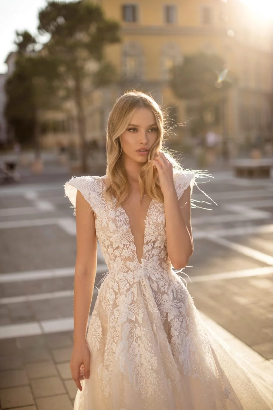 V-back wedding dress Crystal with shoulder pads | WONA