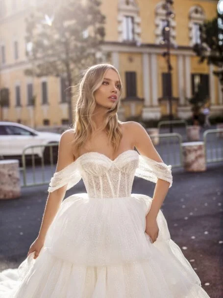 Closed wedding dress «Santina»