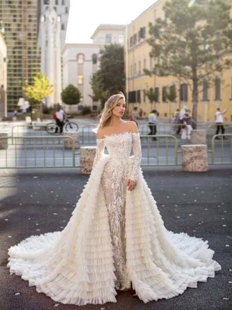 V-back wedding dress «Crystal» with shoulder pads