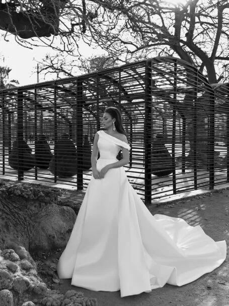 Straight wedding dress «Emma» | WONA