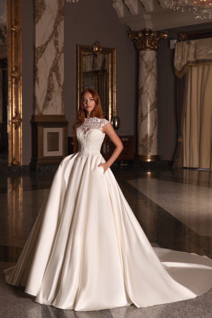 ホロウェディング　常闇トワ賞　Wedding Dress Style Buttons wedding dress «Amalia» | WONA