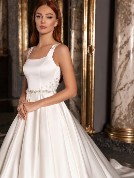 Low back wedding dress «Azalia» | WONA