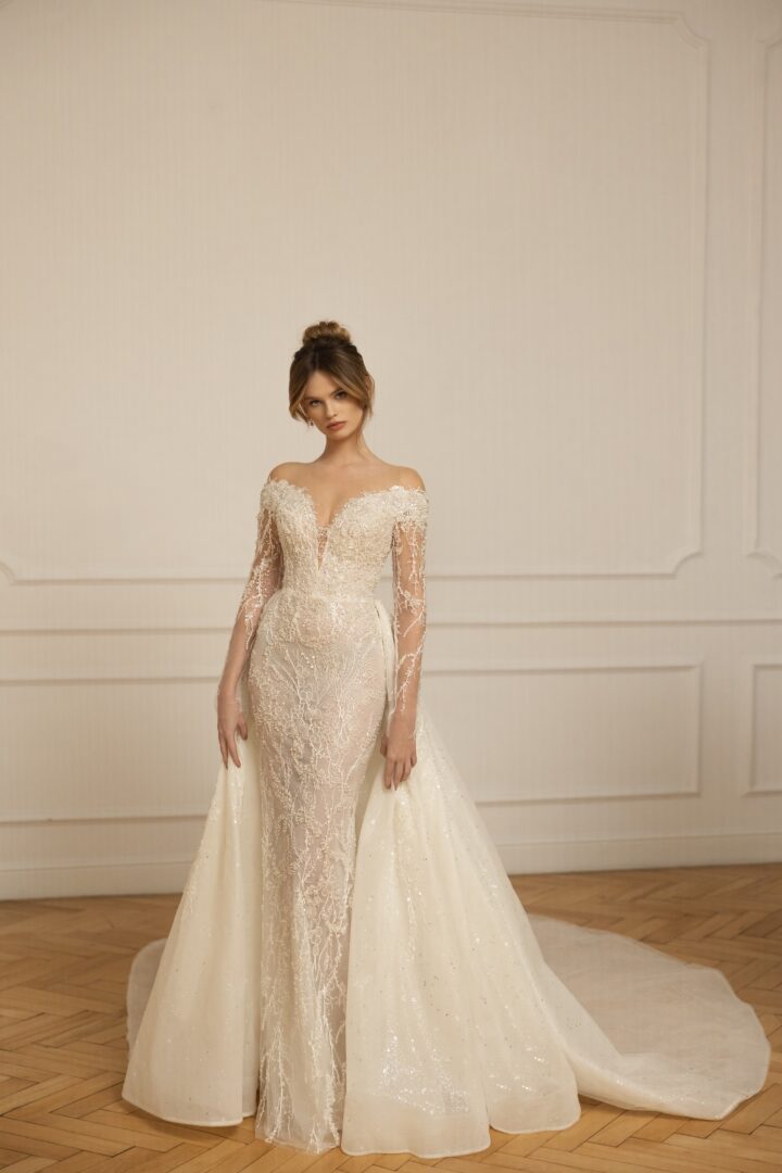 V-back wedding dress «Danika» with detachable overskirt | WONA V-back wedding dress «Danika» with detachable overskirt | WONA
