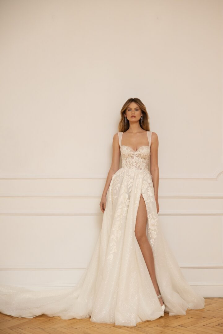 Low back wedding dress «eclipse» with slit