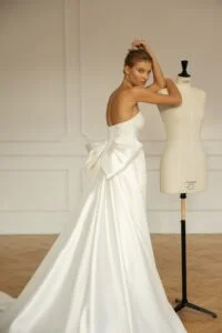 Lanvee dress 3 by eva lendel from less is more 2023