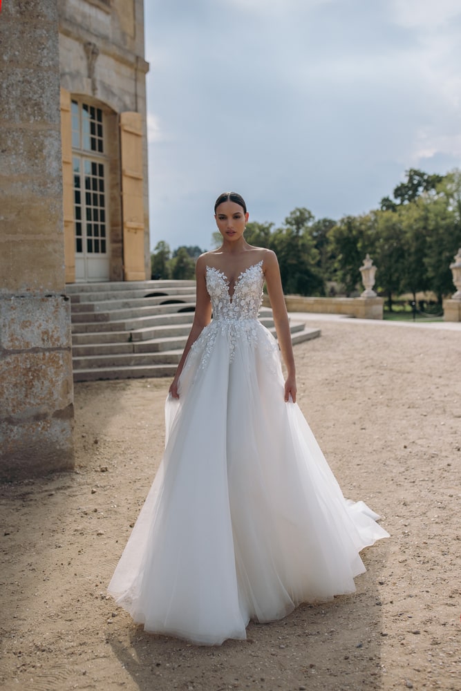 Honey 5 wedding dress by woná concept from atelier collection