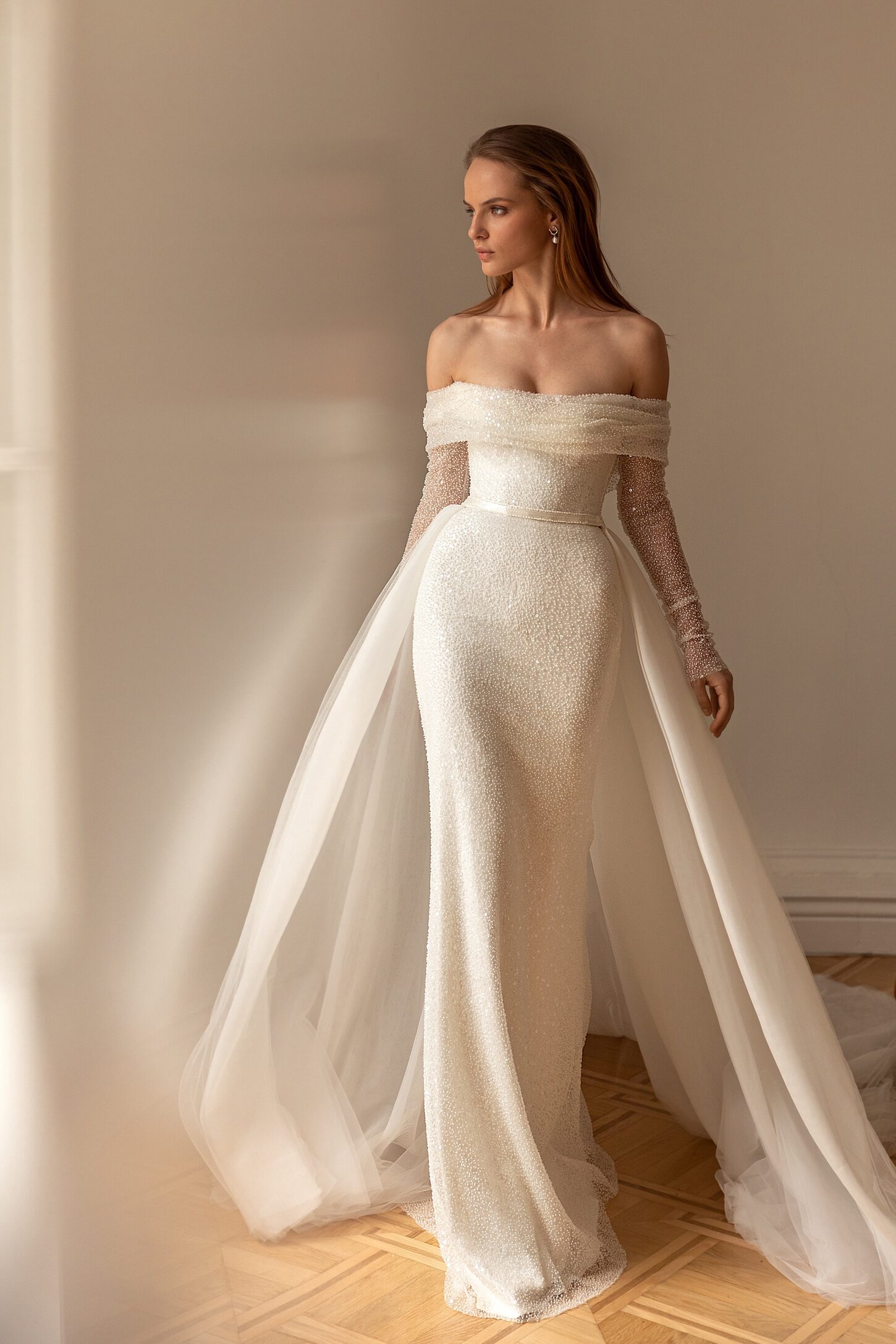 Low back wedding dress «aretta» with detachable overskirt