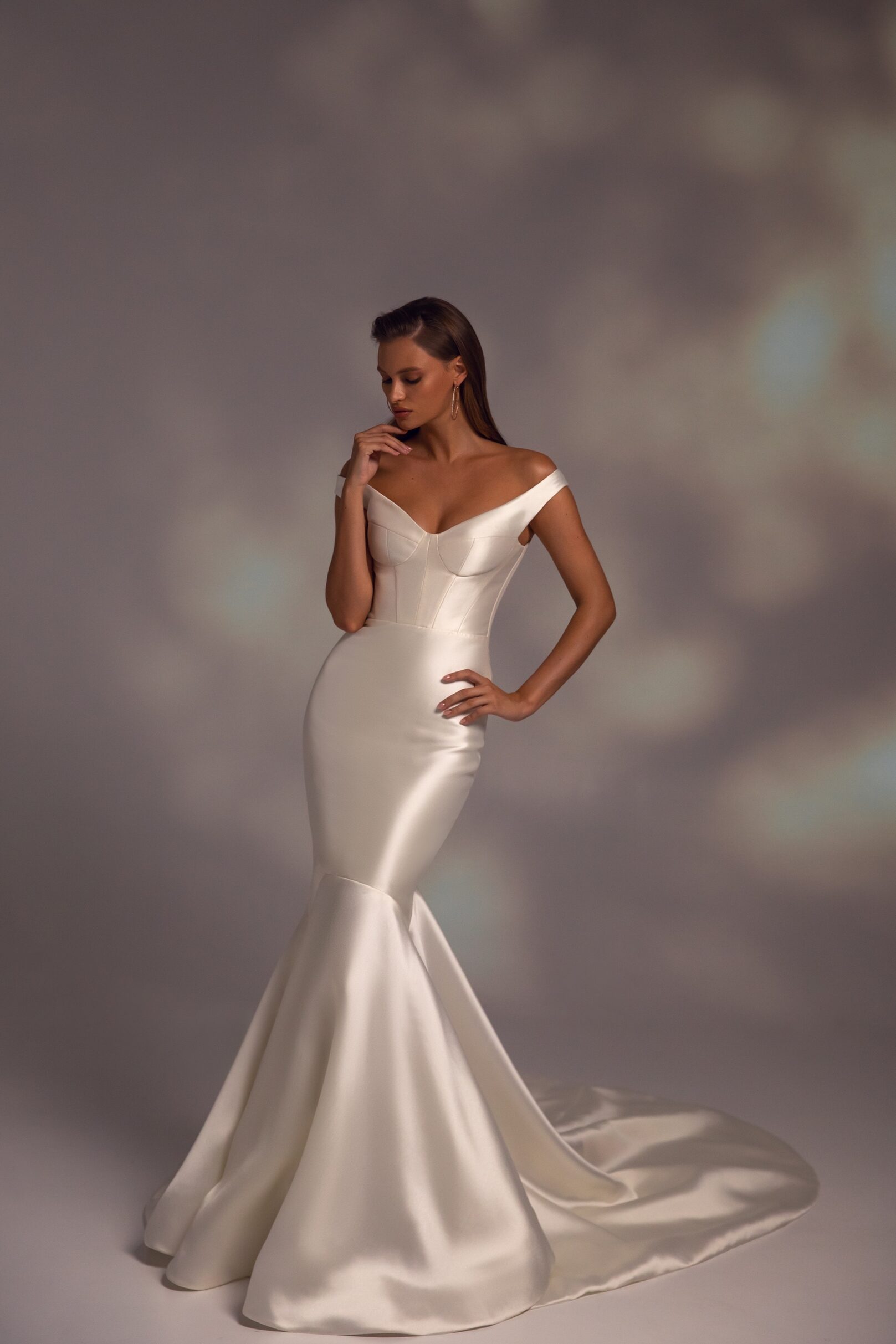 Fit-and-flare wedding dress «ritzy»