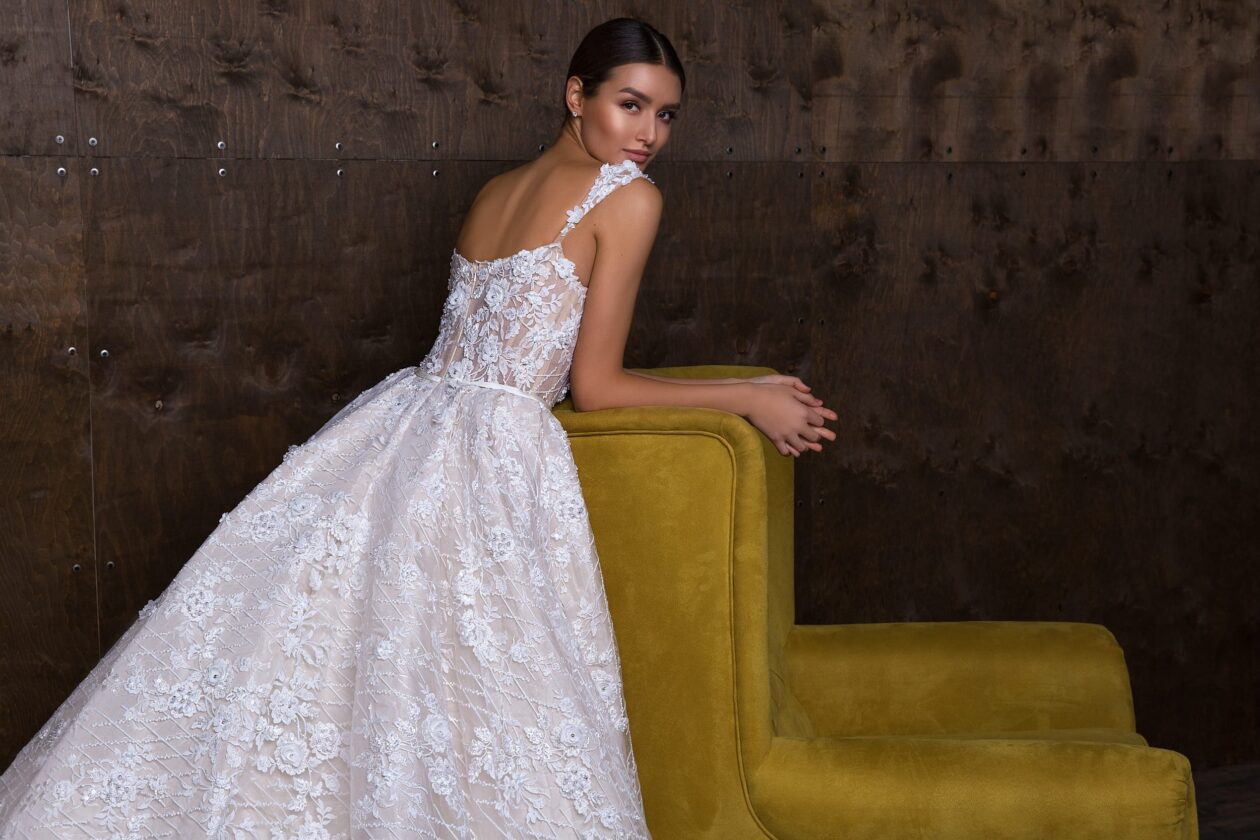 Straight wedding dress «Hloya» | WONA