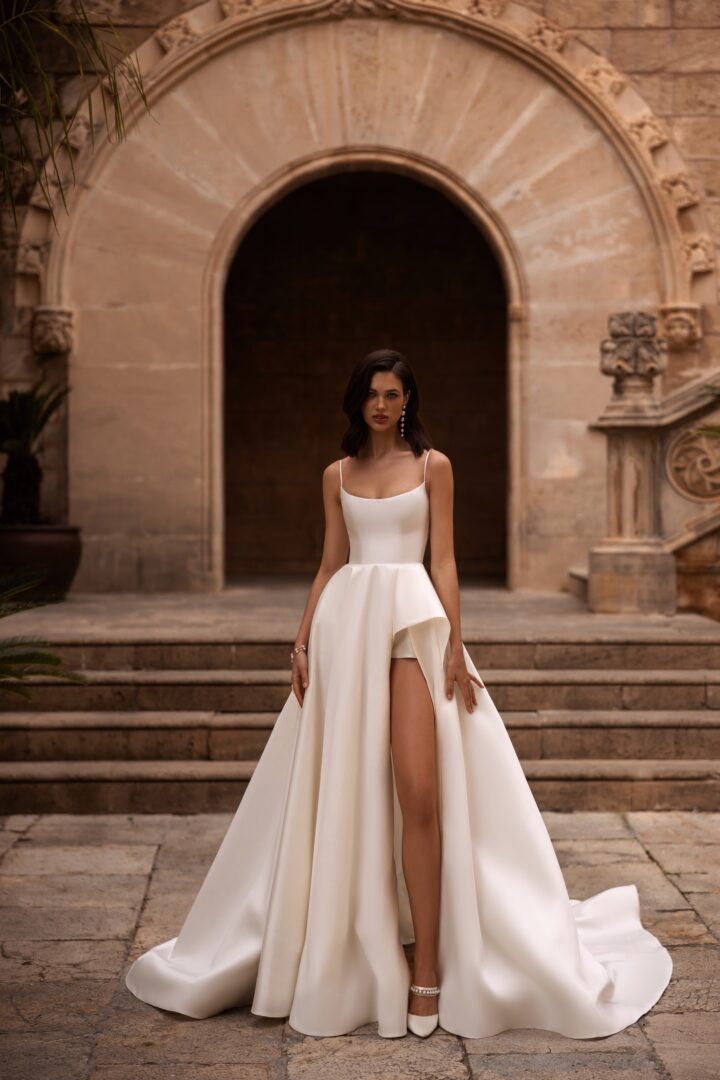 Low back wedding dress «Birdy»