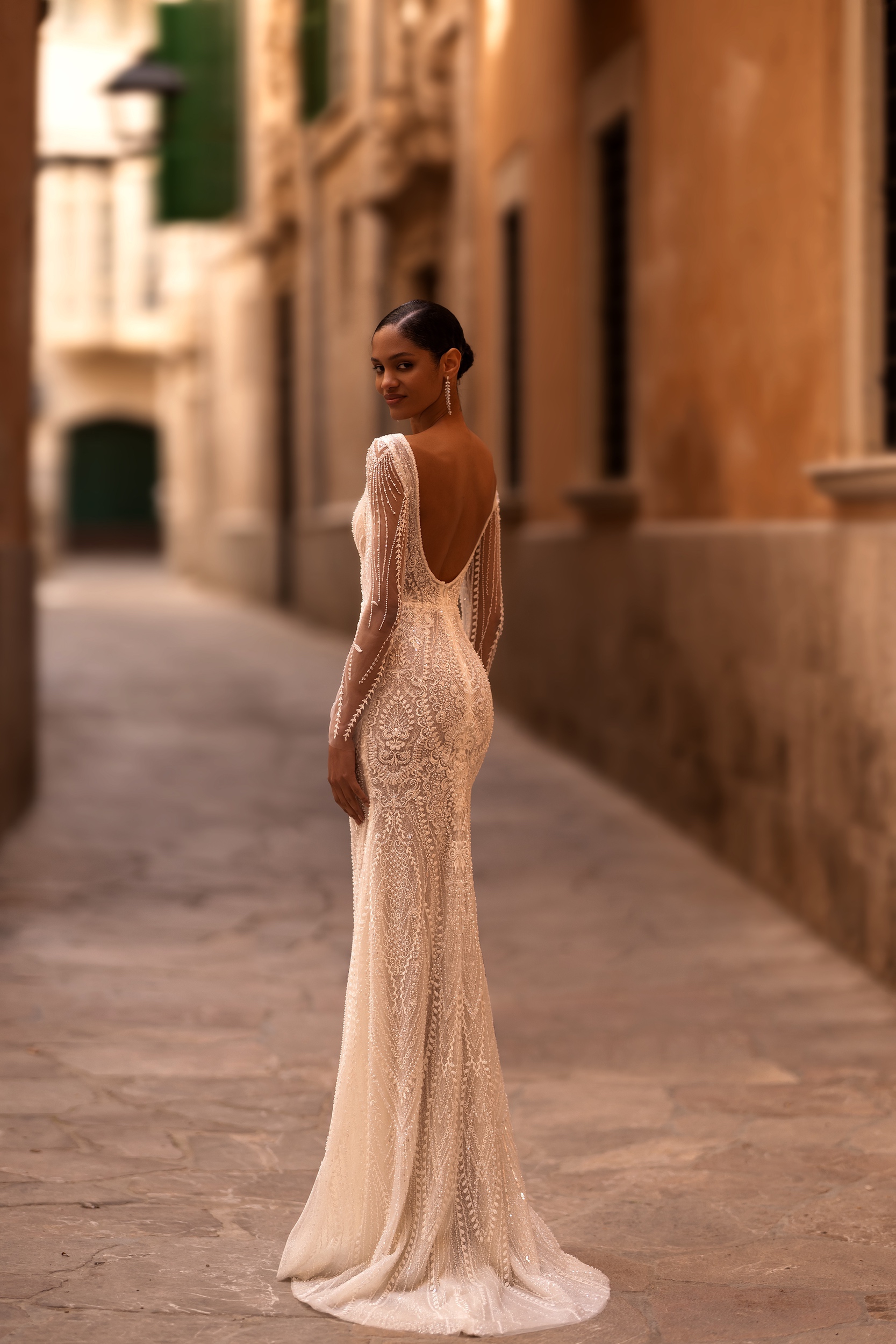 V-back wedding dress «Sevil» with detachable overskirt | WONA
