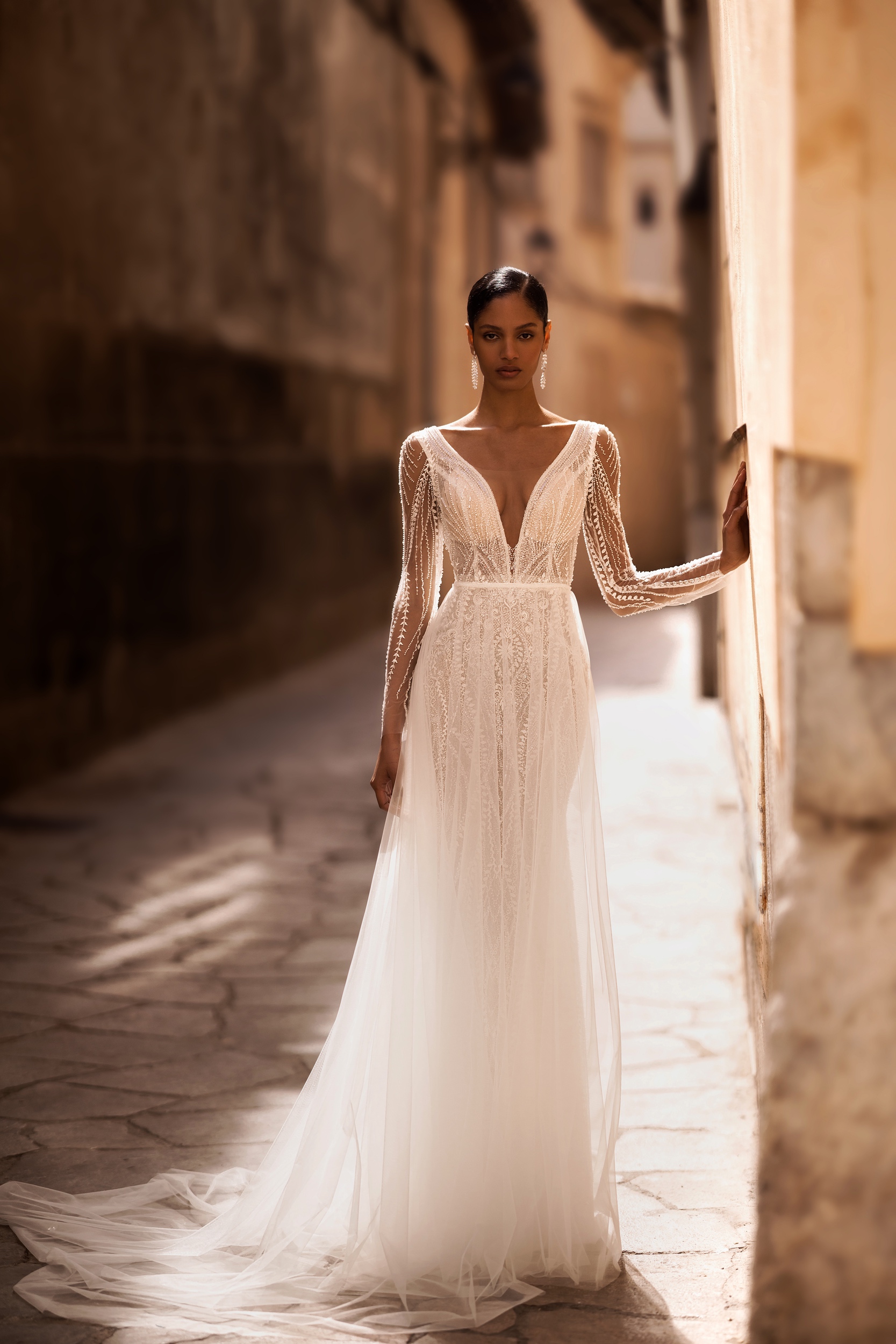 V-back wedding dress «Sevil» with detachable overskirt | WONA