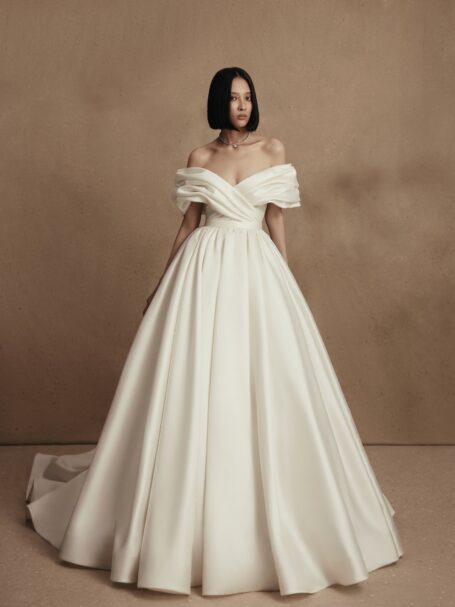 Wedding dress sample sale in NYC | bridal salon WONA
