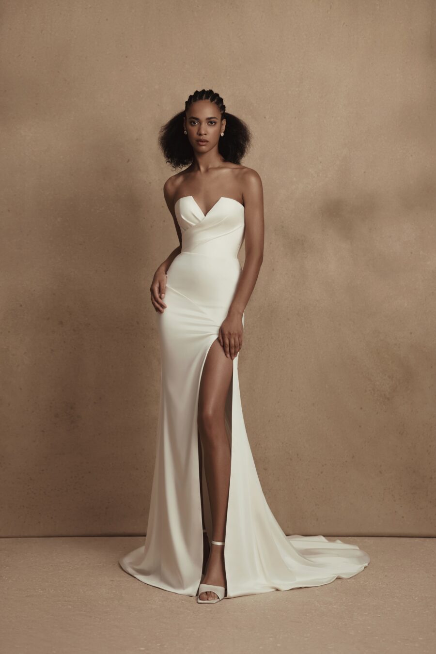 Brava 3 wedding dress by woná concept from personality collection