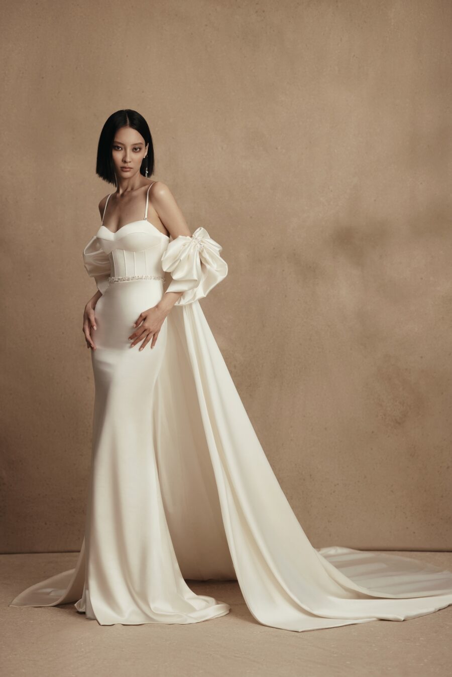Cassandra 6 wedding dress by woná concept from personality collection