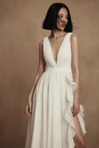 Fresia 1 wedding dress by woná concept from personality collection