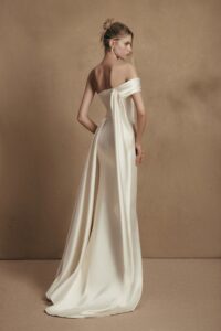 Selfina 3 wedding dress by woná concept from personality collection