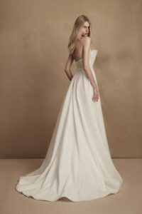 Tessa 3 wedding dress by woná concept from personality collection