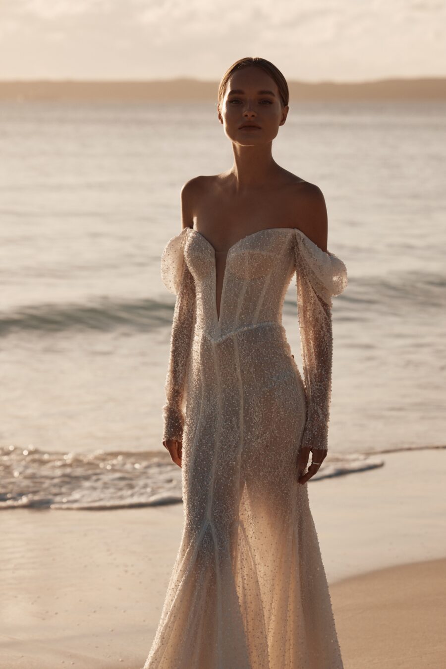 Ayleen 10 wedding dress by woná concept from atelier signature collection