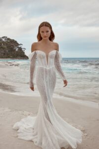 Ayleen 12 wedding dress by woná concept from atelier signature collection