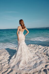 Gladys 7 wedding dress by woná concept from atelier signature collection