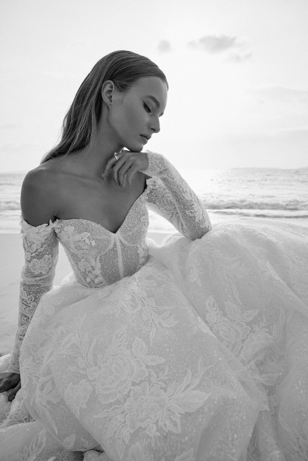 Low back wedding dress «Leighton» with veil | WONA