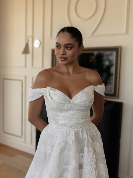 Amma 2 wedding dress by WONÁ Concept from URBAN ELEGANCE