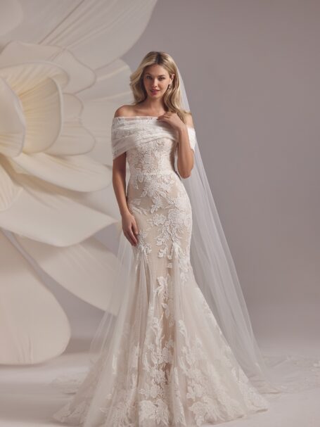 Strsight wedding dress «Cecile» with detachable cape | WONA Strsight wedding dress «Cecile» with detachable cape | WONA