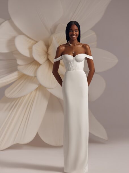 Low back wedding dress «Joelle» with veil | WONA