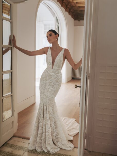 Lacing wedding dress «Lolita» with slit | WONA