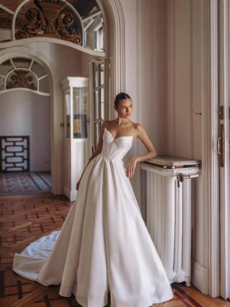 Lacing wedding dress «Dove» with pockets