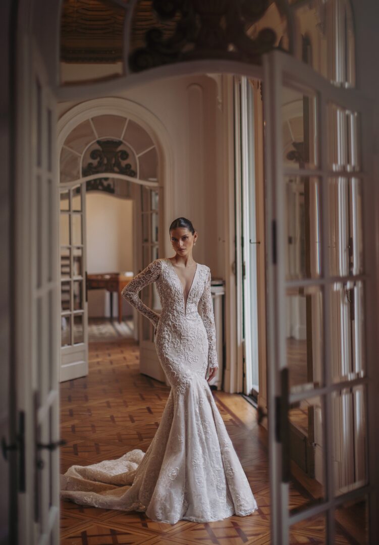 ホロウェディング　常闇トワ賞　Wedding Dress Style Wedding Dress Acerola with Leg Slit – Olivia Bottega