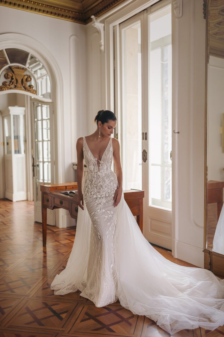 Low back wedding dress «Tacoma» with detachable overskirt | WONA