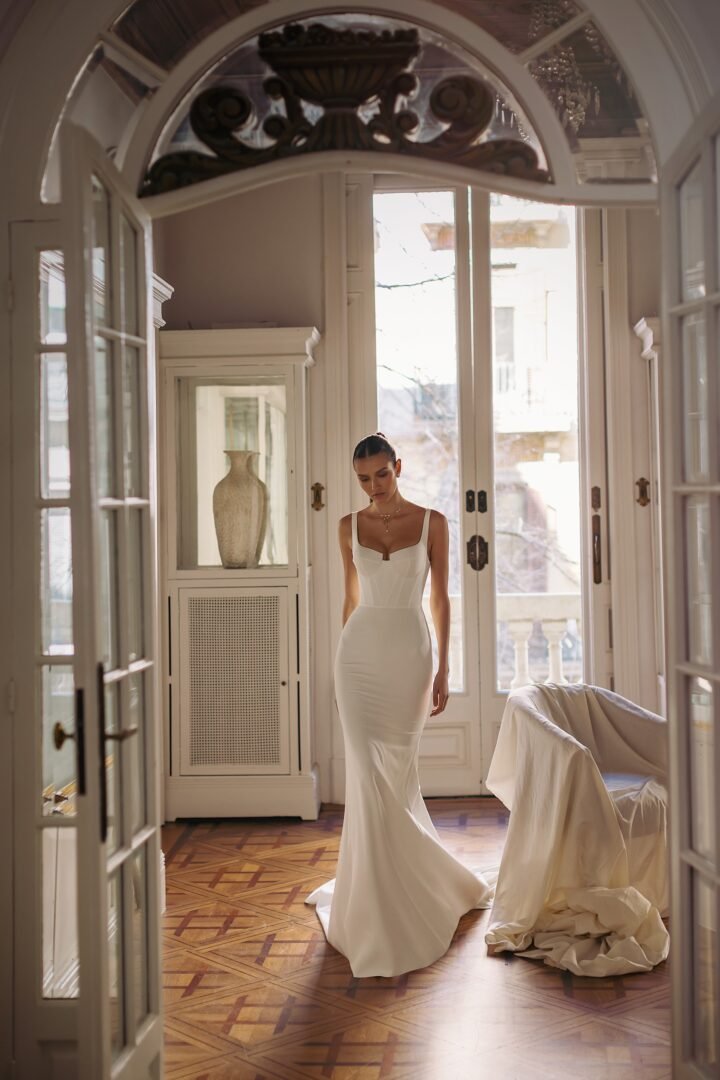 Low back wedding dress «Tali» with corset | WONA